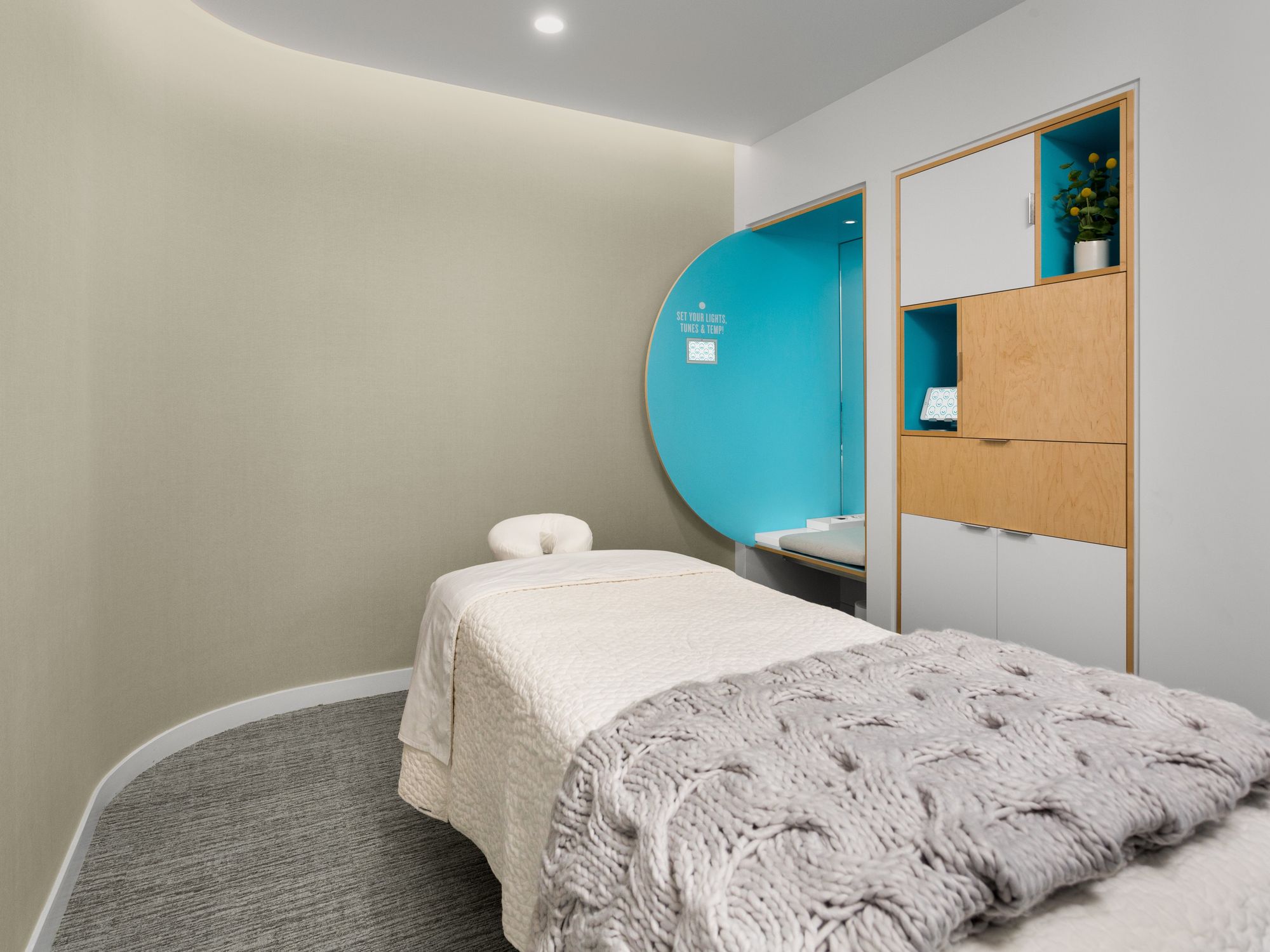 A massage room at Squeeze