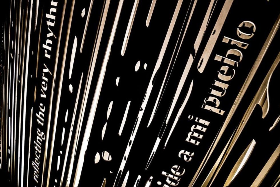 Aguas Onduladas Elmendorf Lake Park