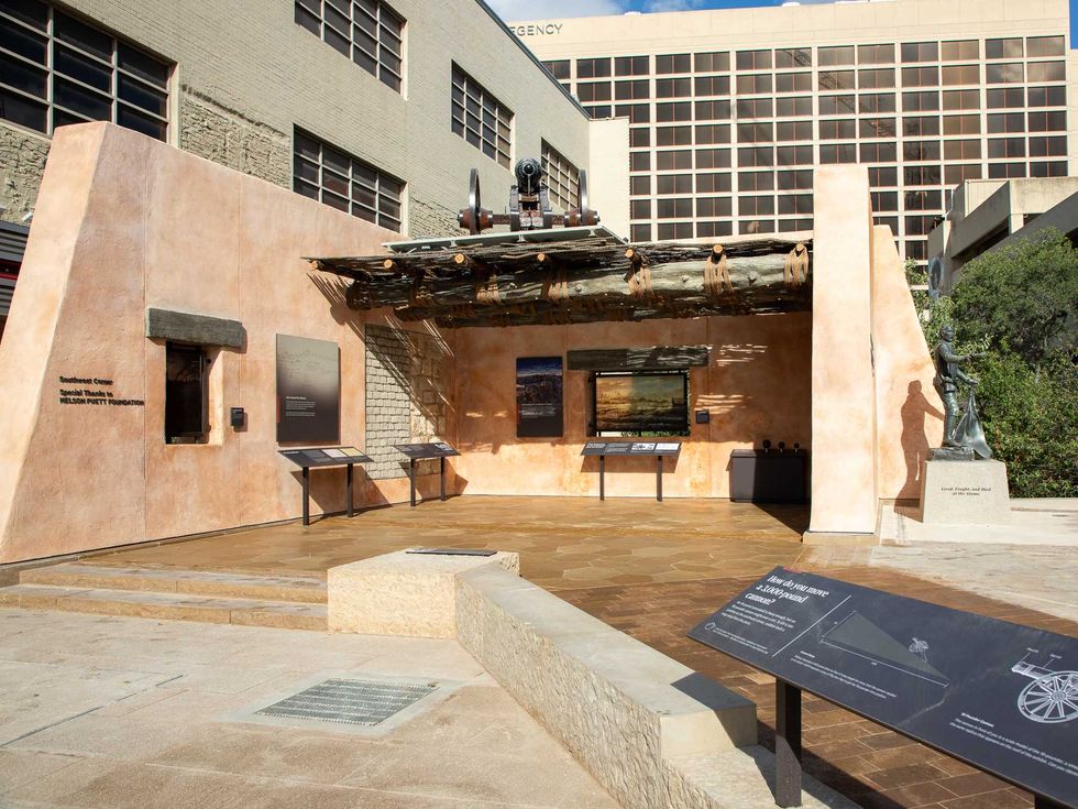 Alamo 18-Pounder Cannon Exhibit