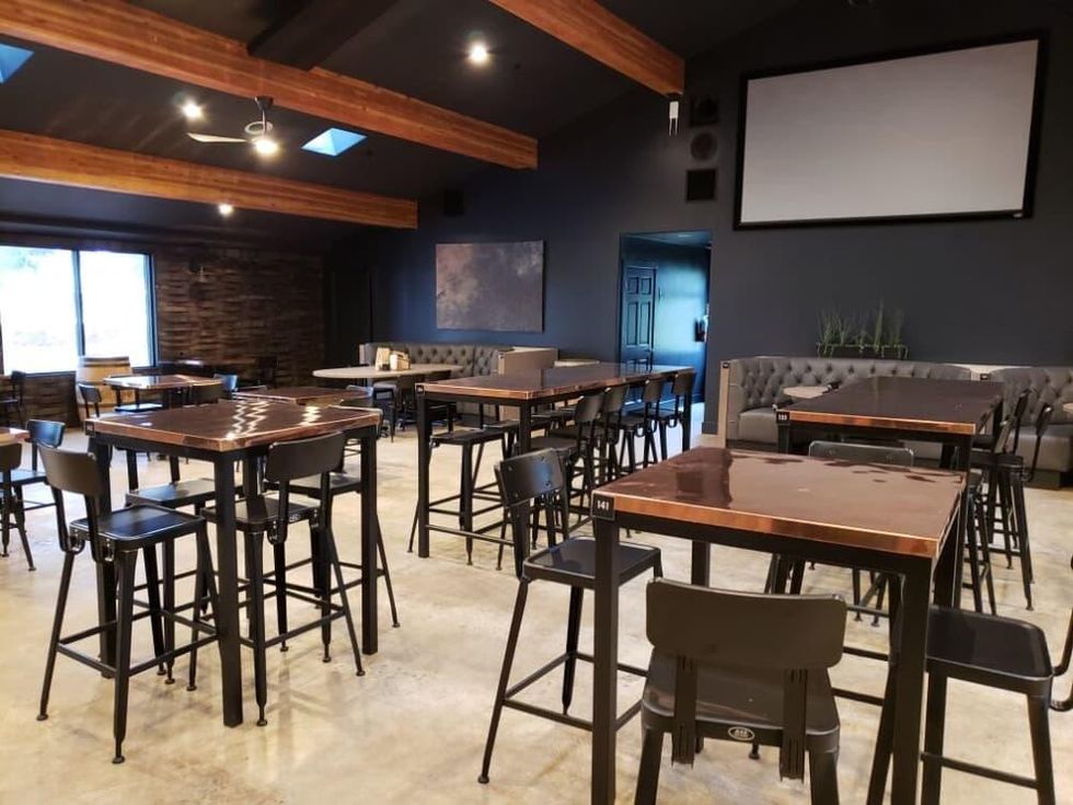 Alice's Treaty Oak interior