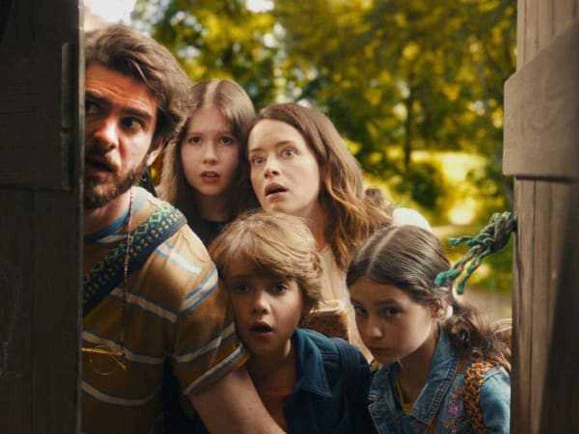 Andrew Garfield, Delilah Bennett-Cardy, Claire Foy, Phoenix Laroche, and Billie Gadson in The Magic Faraway Tree
