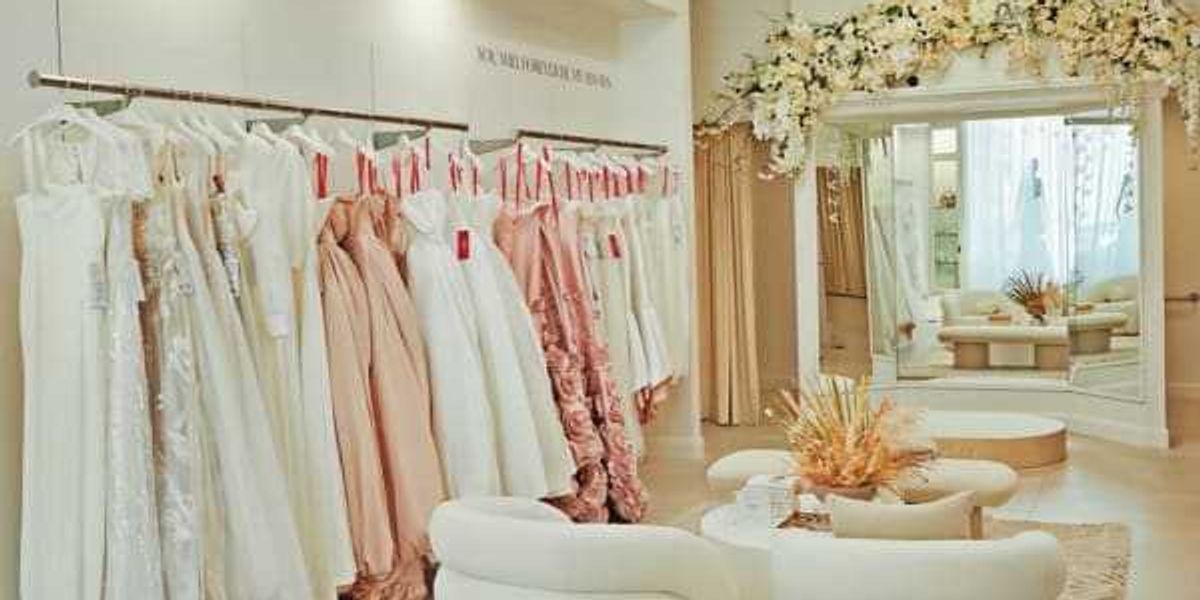 Formal model Azazie hosts at some point low cost pop-up in SA Formal model Azazie hosts at some point low cost pop-up in SA