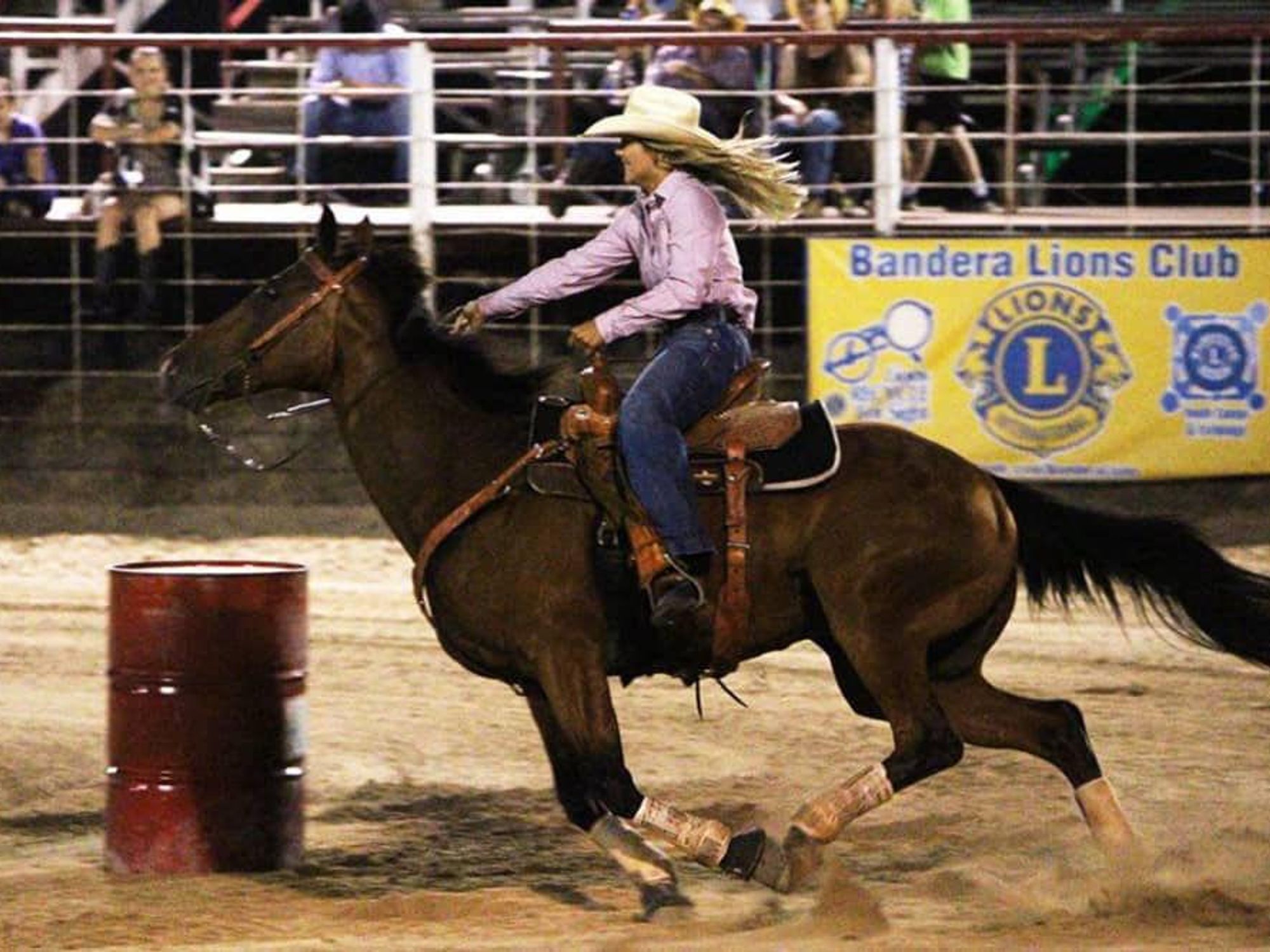 barrel racing bandera rodeo
