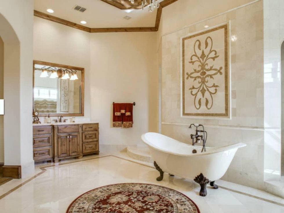 Bathtub in middle of bathroom