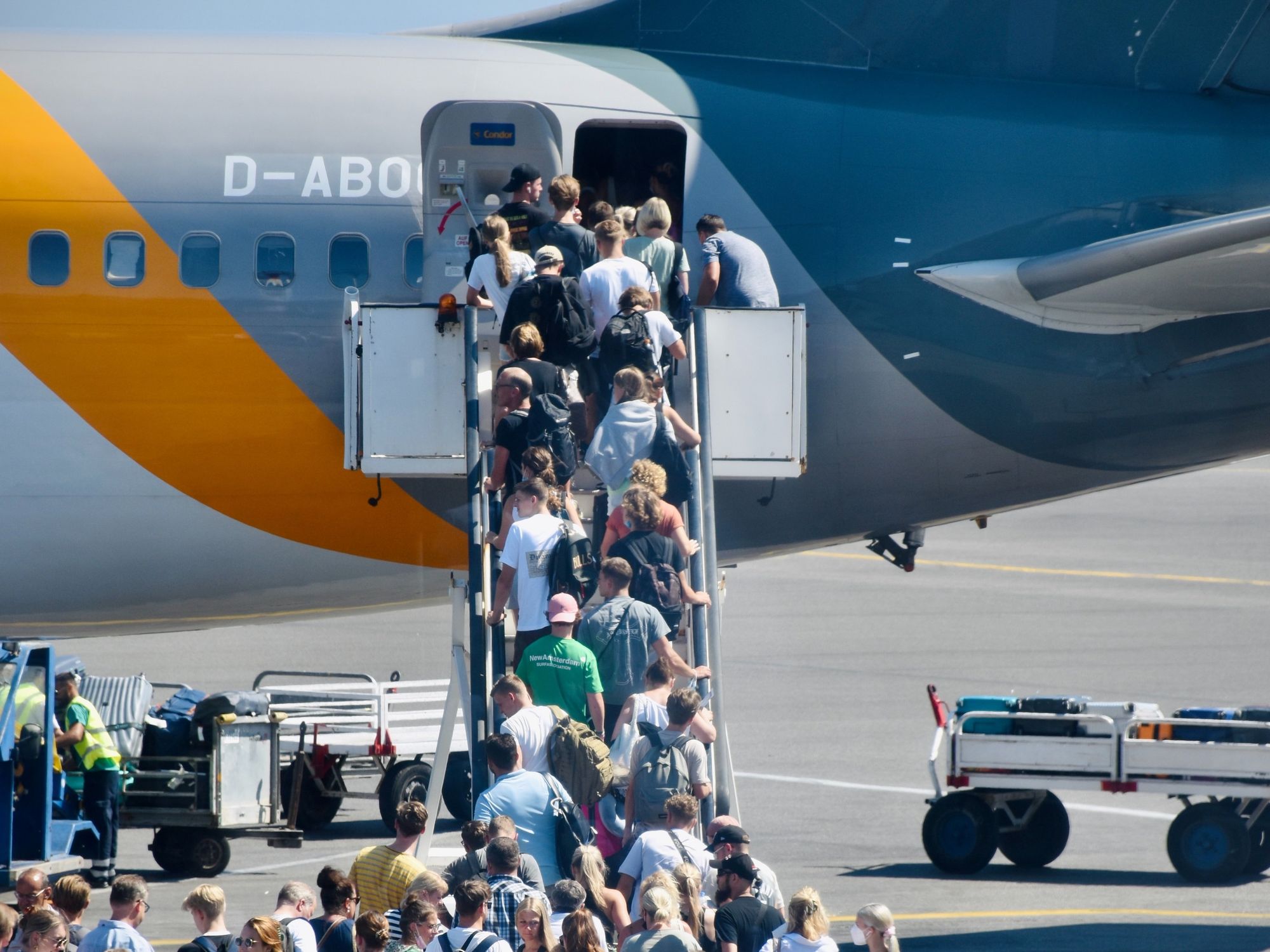 Busy airport, airplane, boarding, passengers, travelers, san antonio
