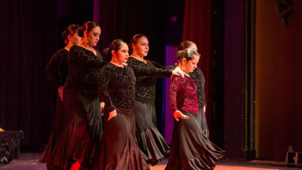 Celebrando Tradiciones: Esp\u00edritu Flamenco