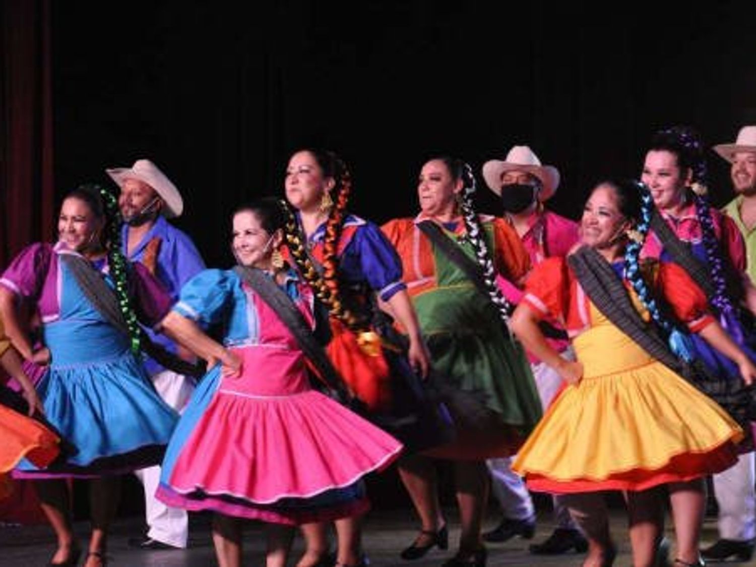 Celebrando Tradiciones