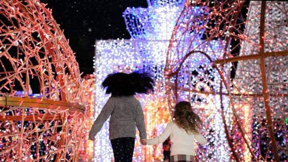 Coca-Cola'\u2019s Classic Christmas, Enchant