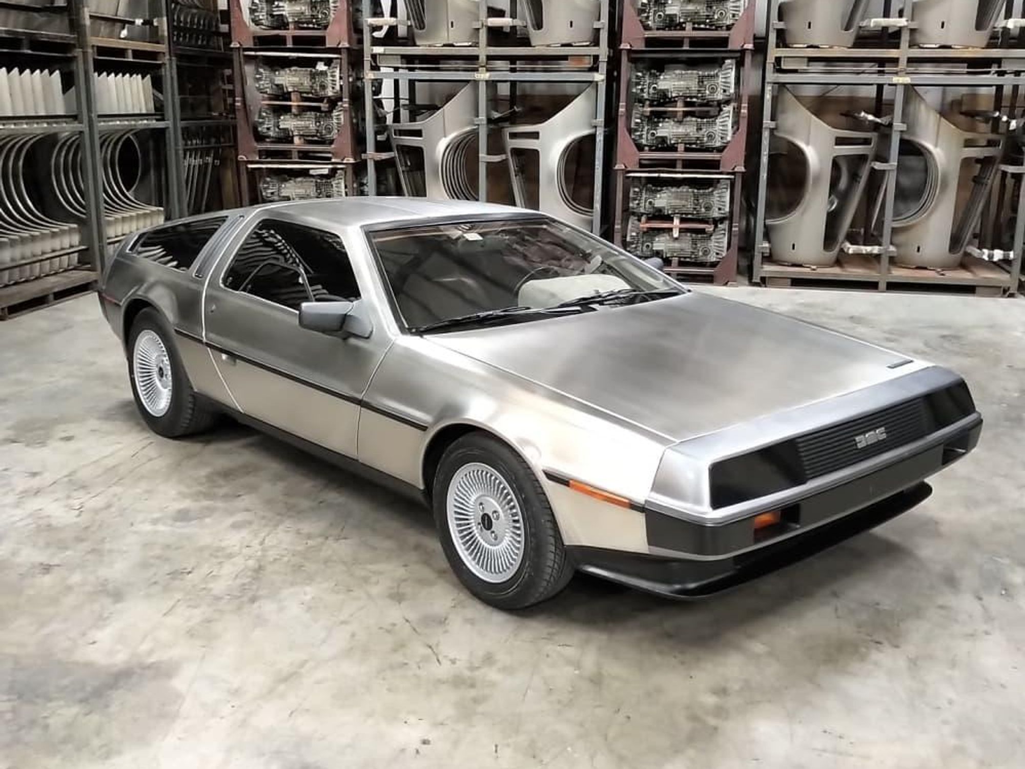 DeLorean car