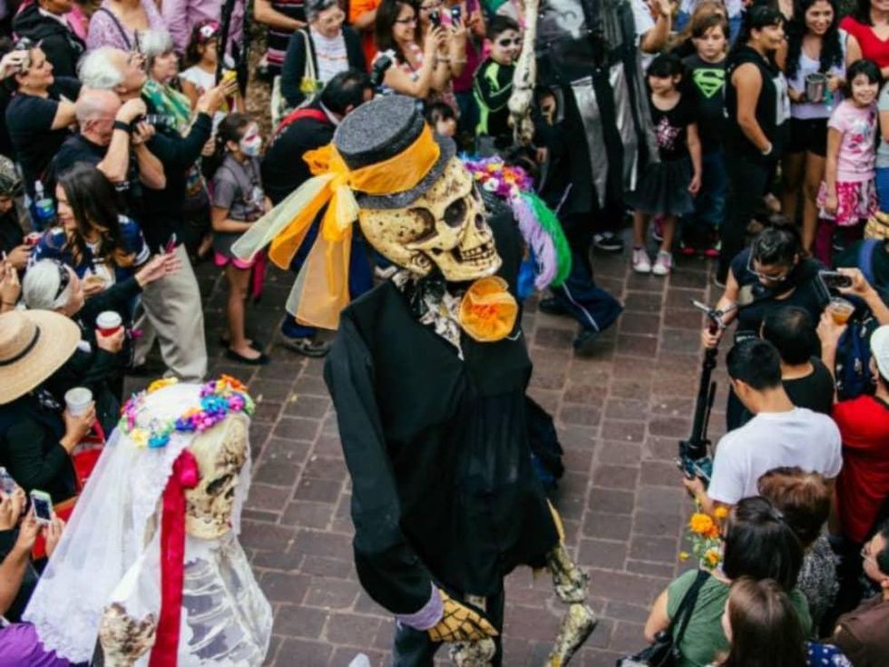 Dia de los Muertos: The Day of the Dead