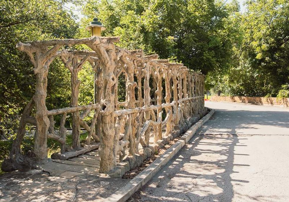 Dionicio Rodr\u00edguez's faux bois