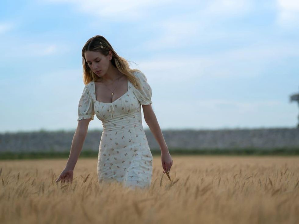 Dylan Penn in Flag Day