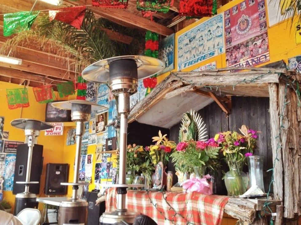 Erick's Tacos patio interior