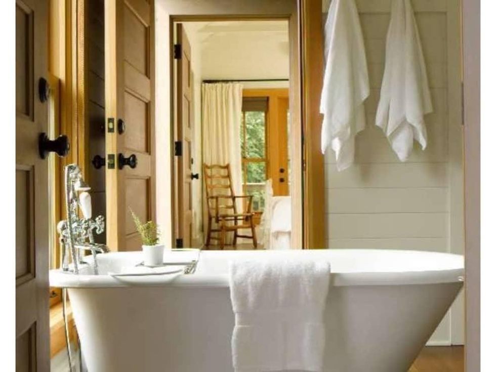 Farmhouse bathroom clawfoot tub Houzz
