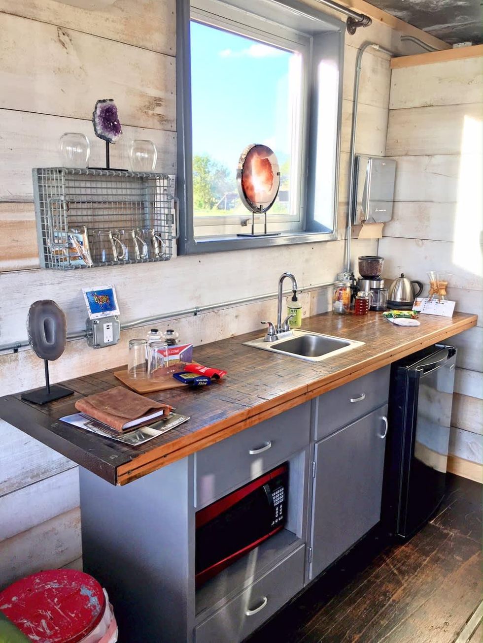 FlopHouze Round Top shipping container