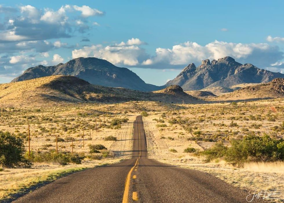 You are never without a scenic desertmeetsmountains view