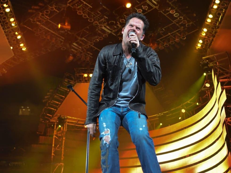 Gary Allan rodeo singing