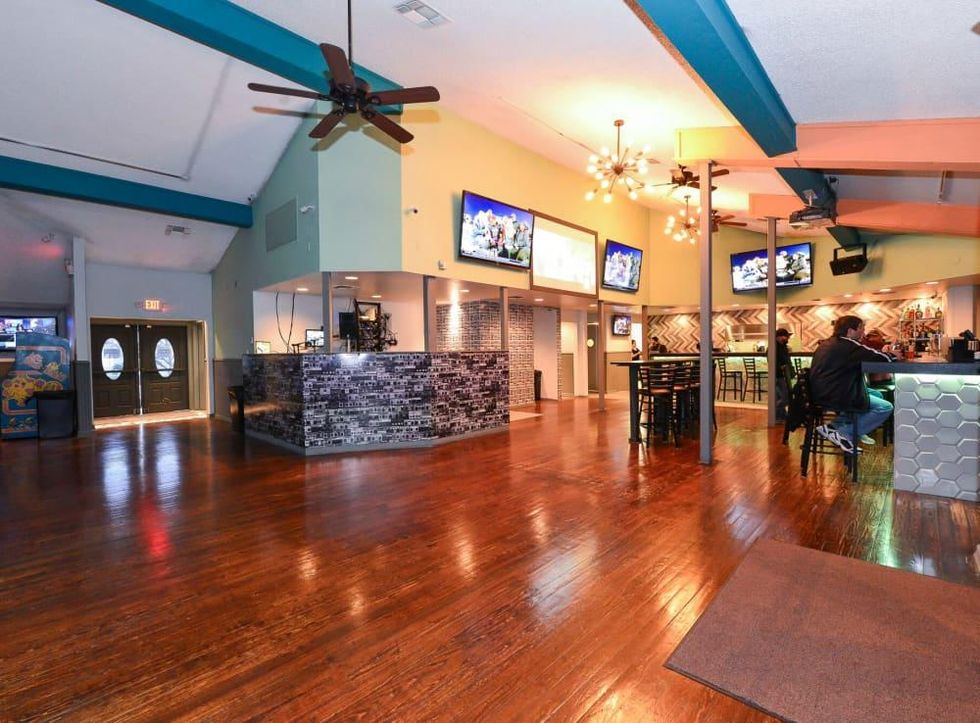 Throwback San Antonio bar and restaurant busts a groove in Castle Hills