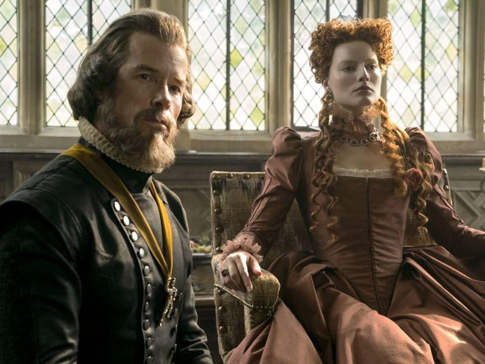 Guy Pearce and Margot Robbie in Mary Queen of Scots