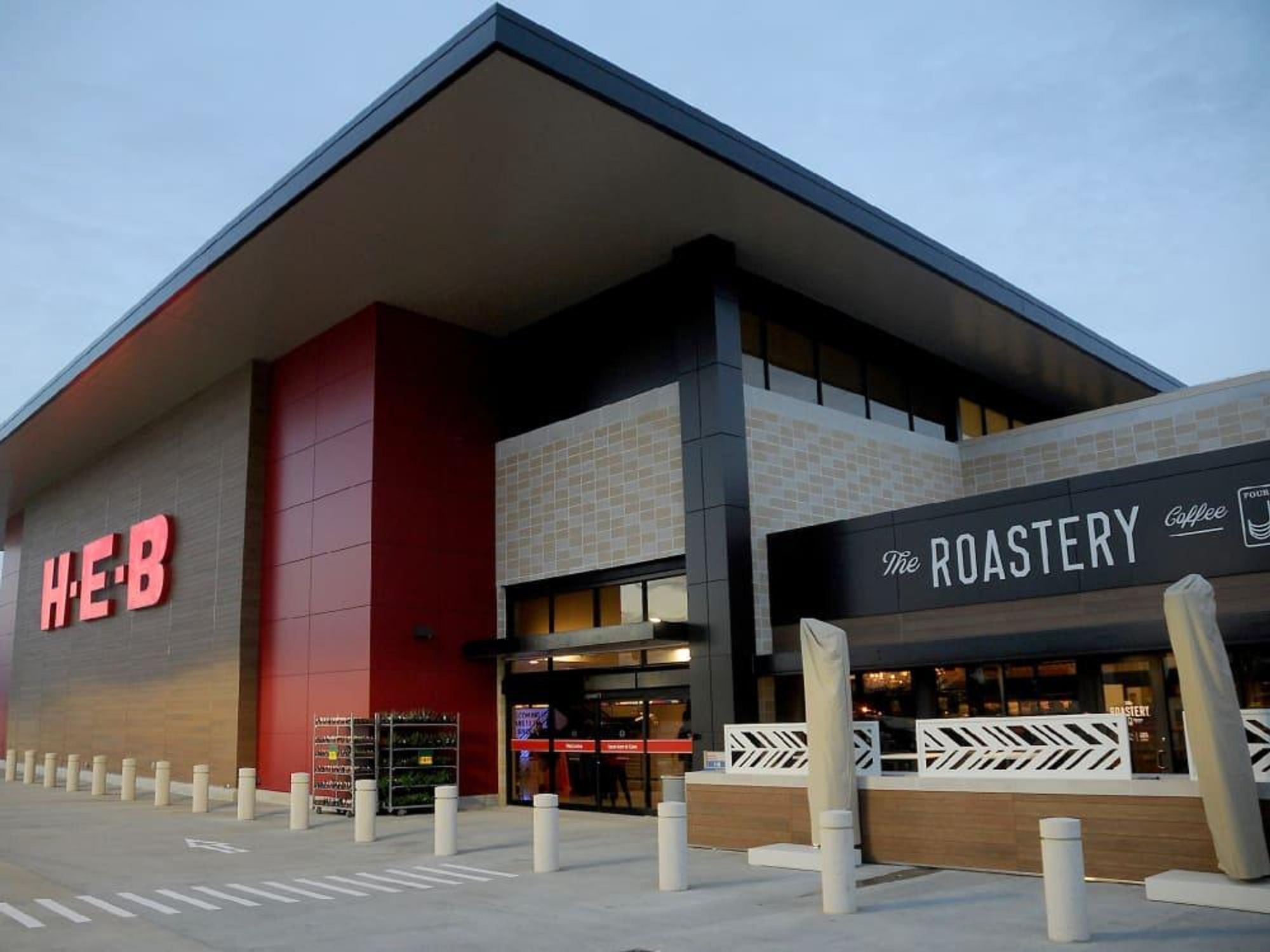 H-E-B Heights exterior