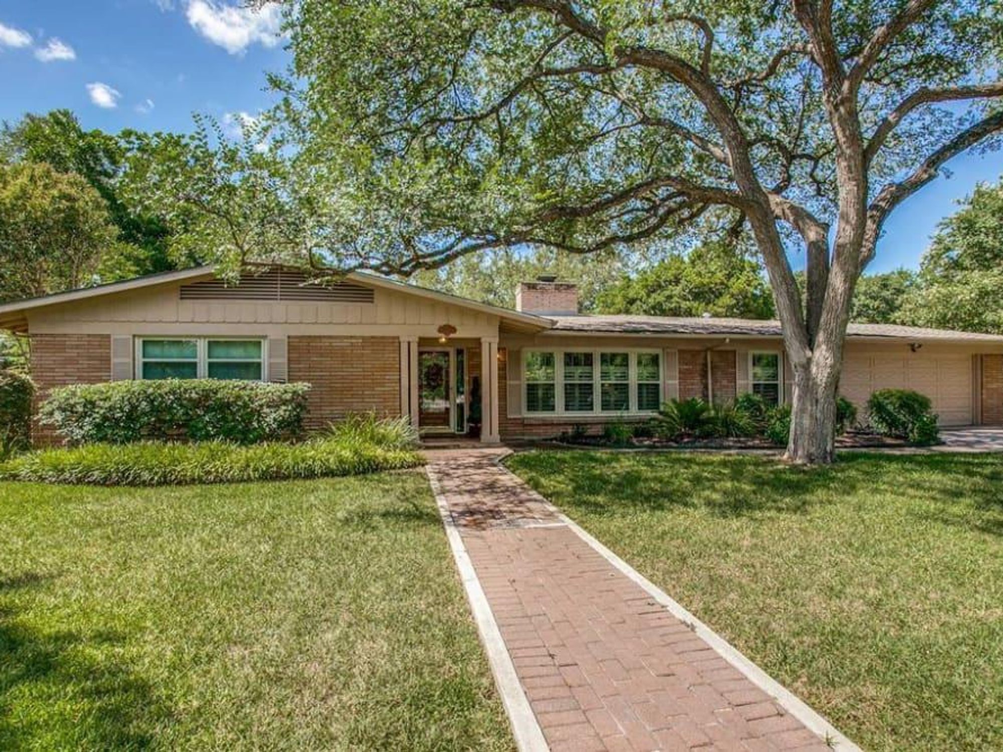 Home for sale in San Antonio's Oak Park neighborhood