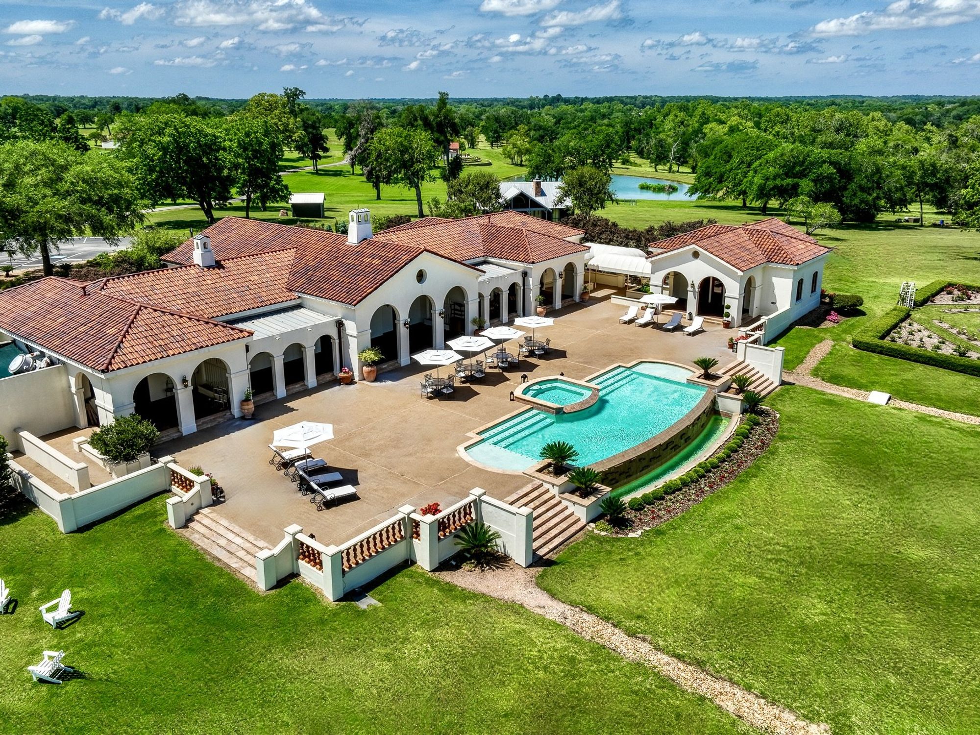 Drake suspected as new owner of $15 million Dos Brisas ranch in Texas