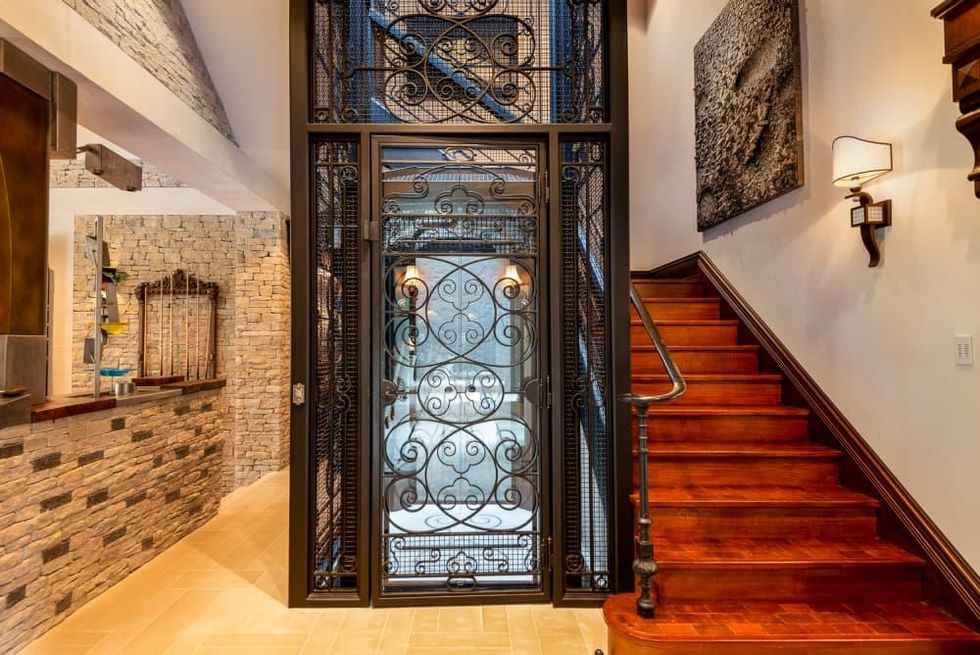 Lodge in Hunters Creek Houston