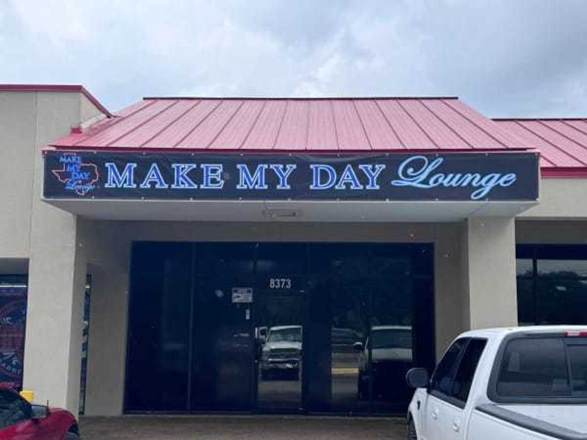 Make My Day Lounge
