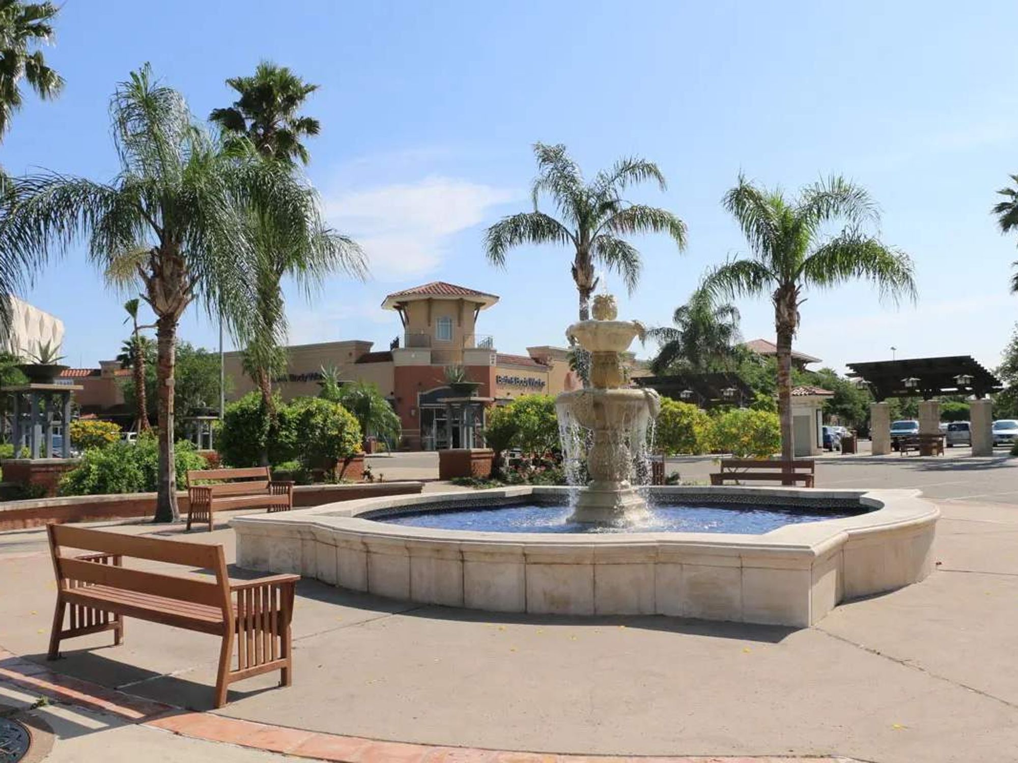 McAllen Palms Crossing shopping center fountain