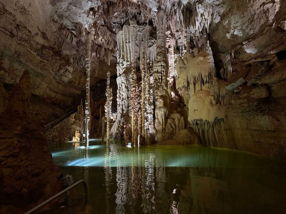 Natural Bridge Caverns