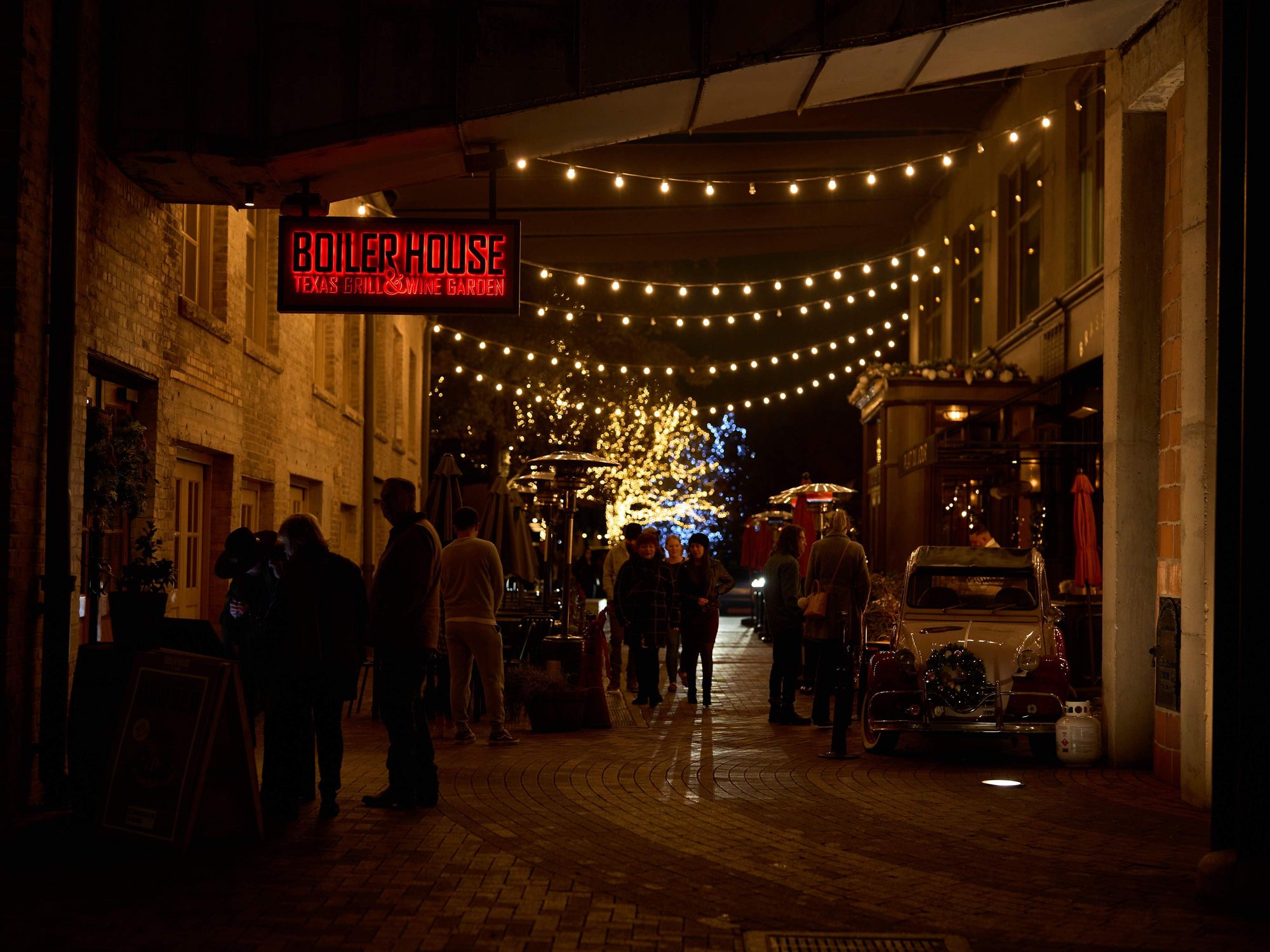 Pearl holiday decor San Antonio