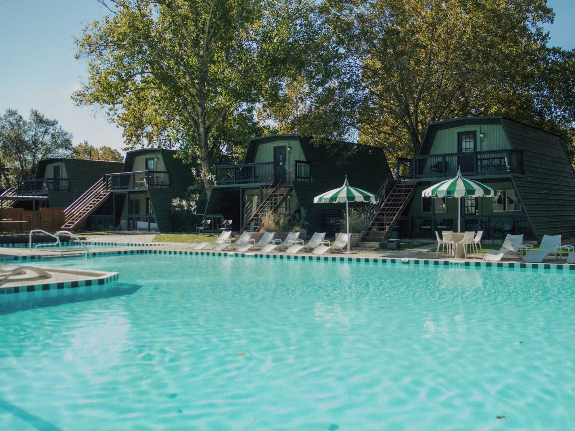 Petit Cowboy pool and exterior