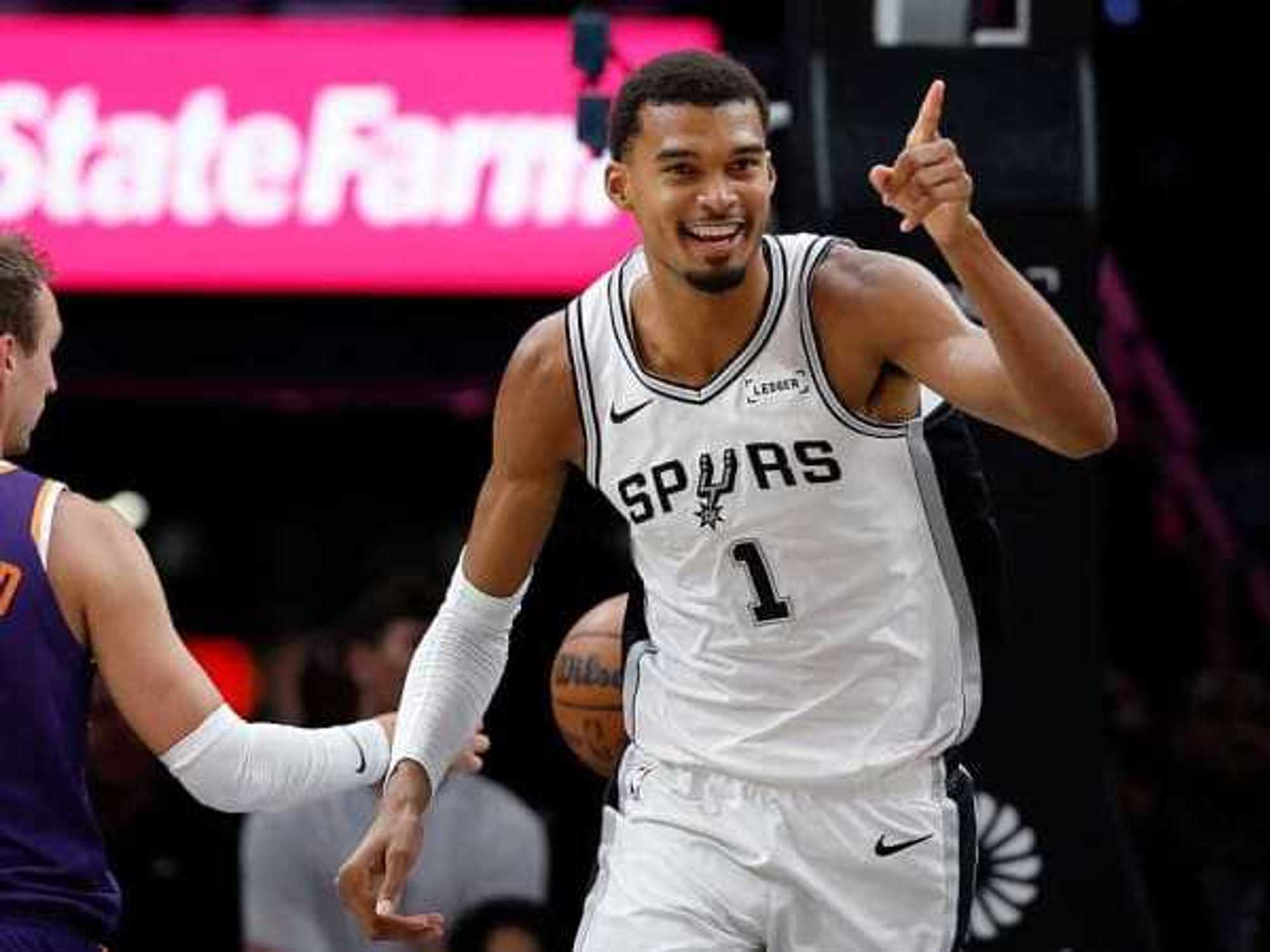 Phoenix Suns v San Antonio Spurs