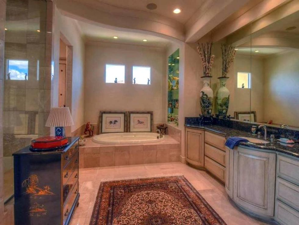 Rex Tillerson home at Horseshoe Bay, master bathroom