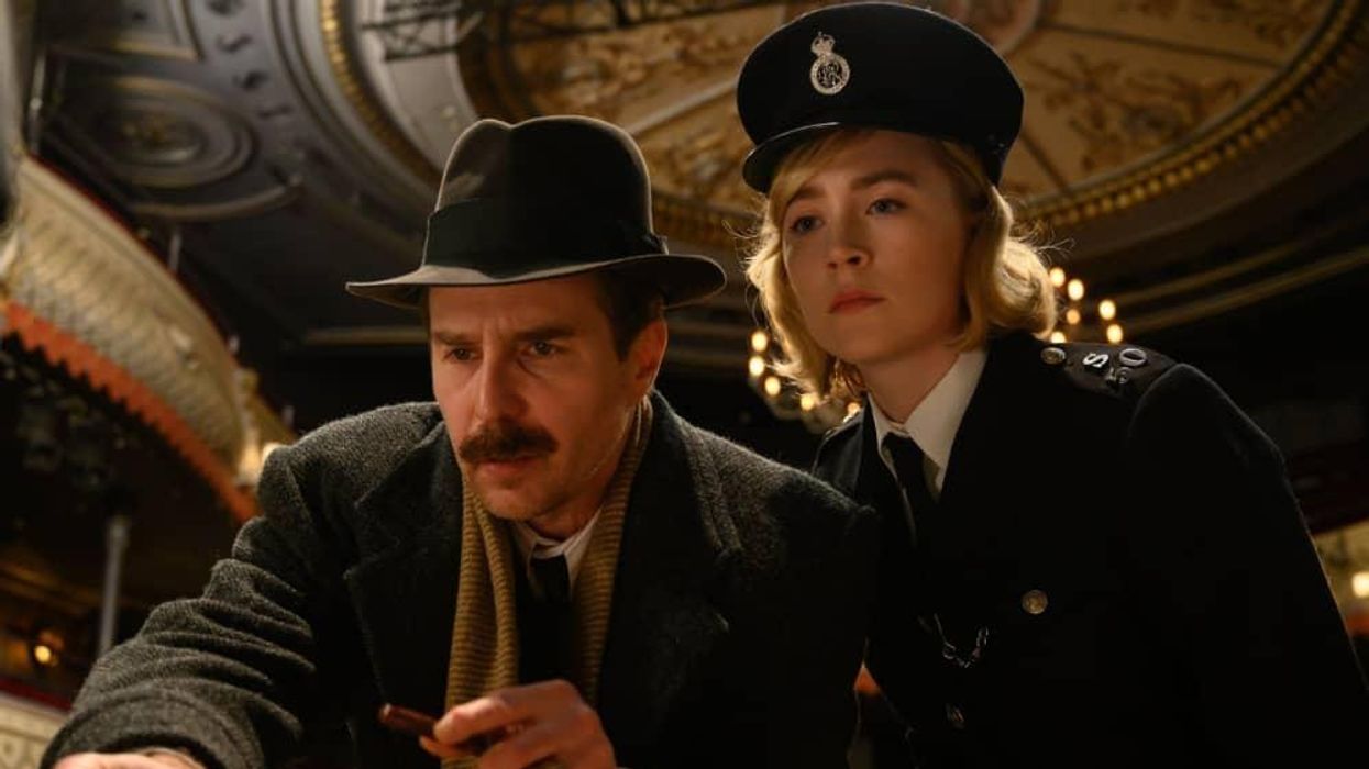 Sam Rockwell and Saoirse Ronan in See How They Run