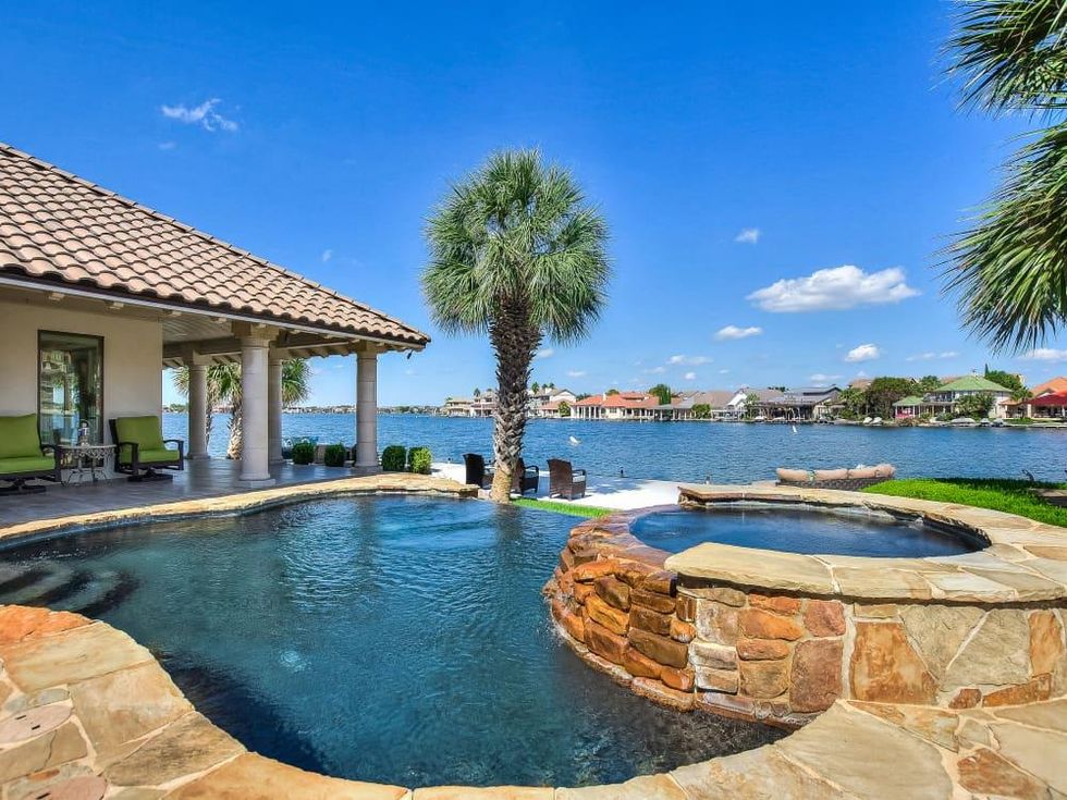 San Antonio_1022 Red Sales