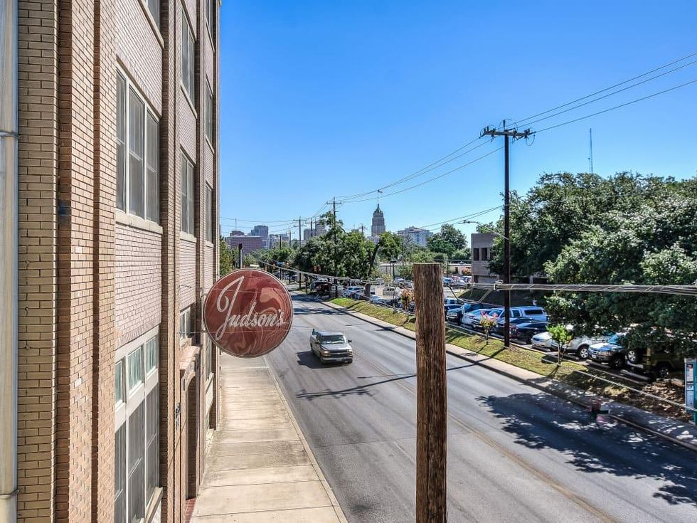 San Antonio_831 s. Flores St. 1202