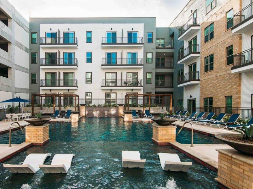 San Antonio apartment pool