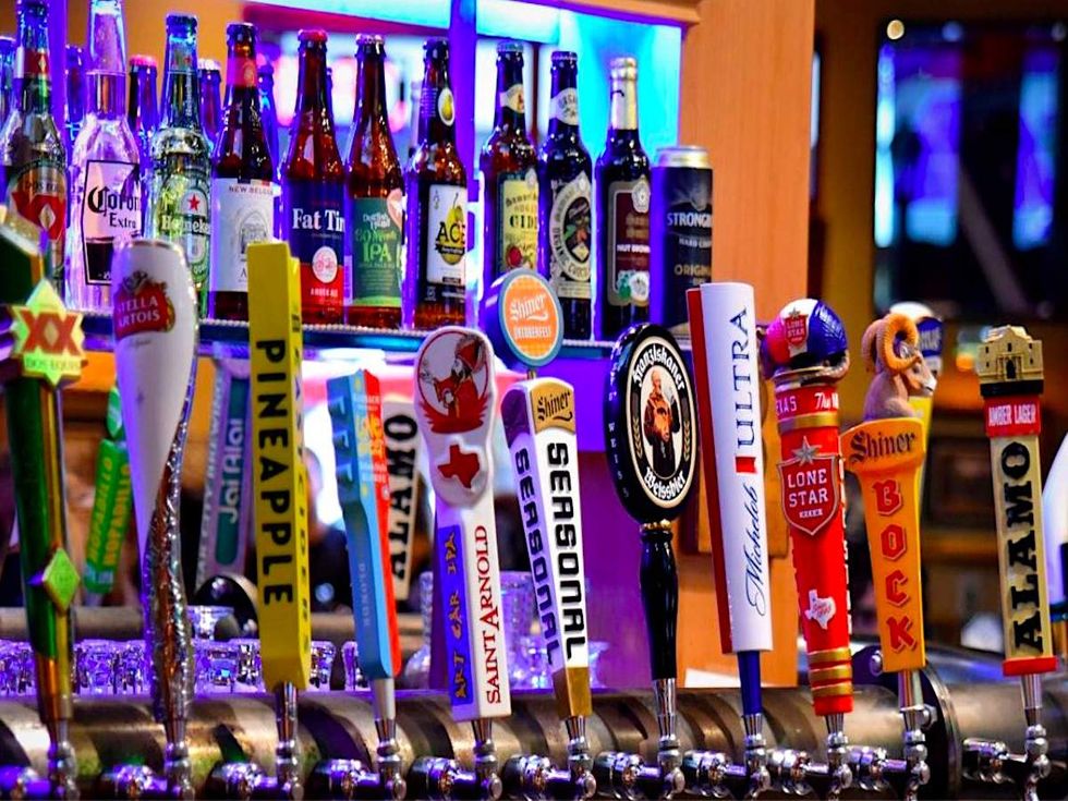 San Antonio, Lion and Rose, restaurant, pub