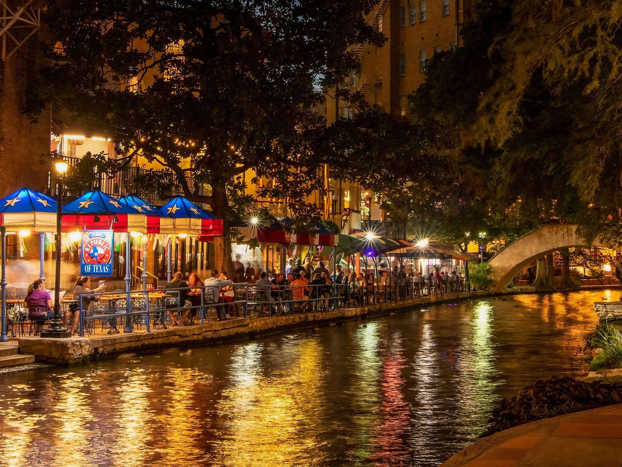 San Antonio riverwalk cropped 4x3