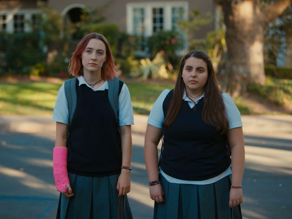 Saoirse Ronan and Beanie Feldstein in Lady Bird