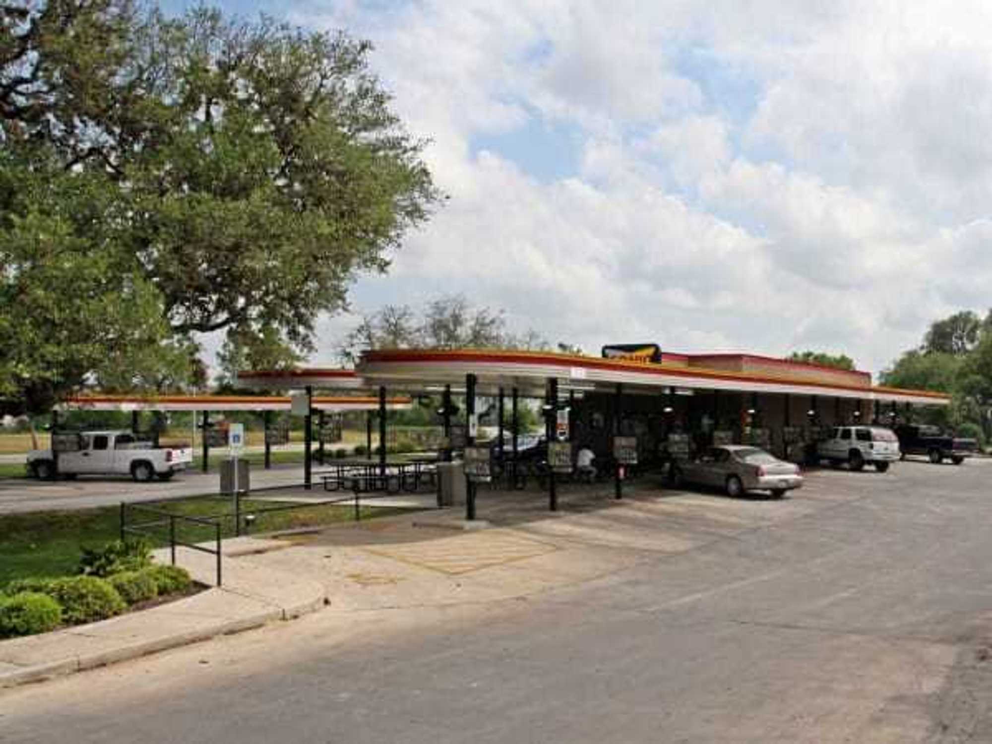 Sonic Helotes Oak tree