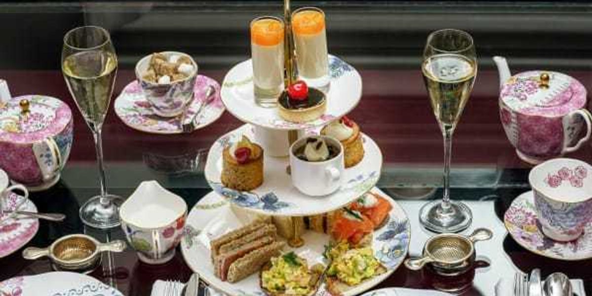 San Antonio's new double-decker tea tour hits early bumps