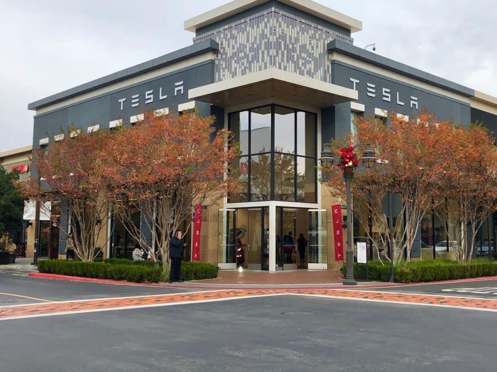 Tesla exterior showroom