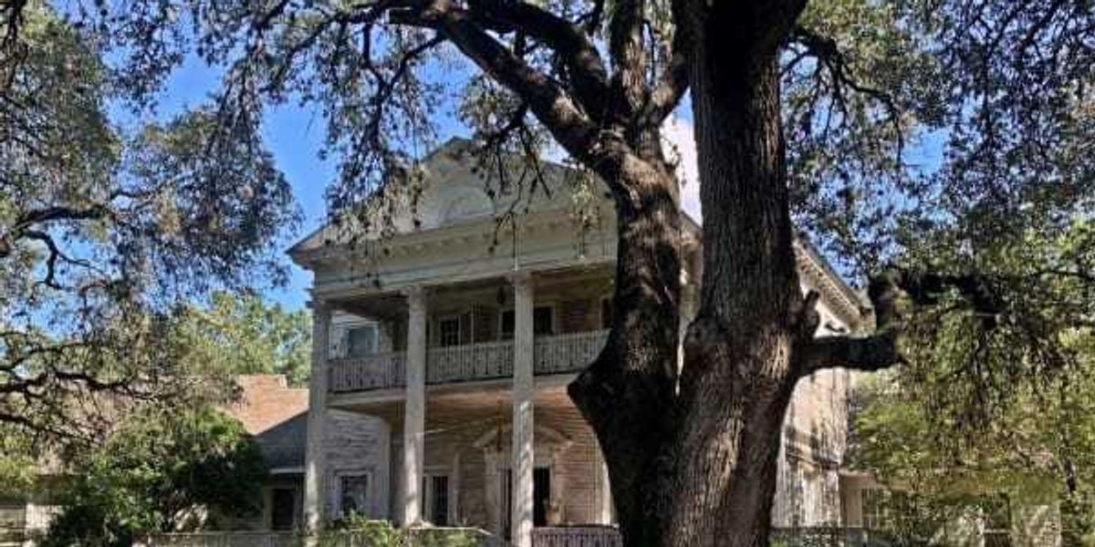 Annual occult fest creeps back to haunted San Antonio mansion
