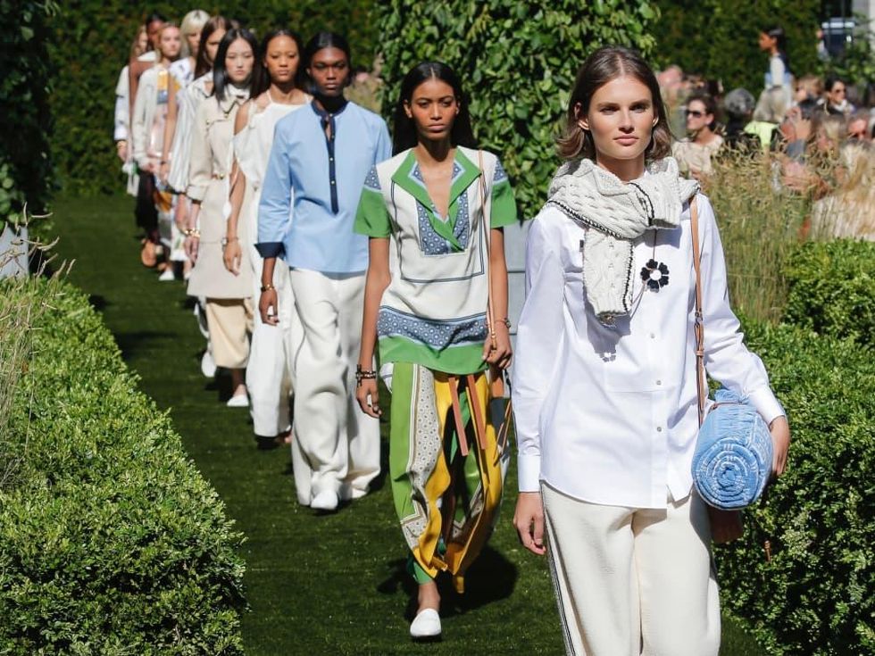 Tory Burch runway finale spring 2018