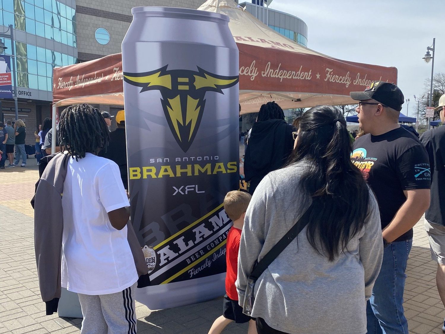 \u200bAlamo Beer Co. has a corporate sponsor and branding deal in hand with the XFL and the San Antonio Brahmas, a pact that includes Alamo Beer greeting fans during tailgating at Brahmas\u2019 home games at the Alamodome.