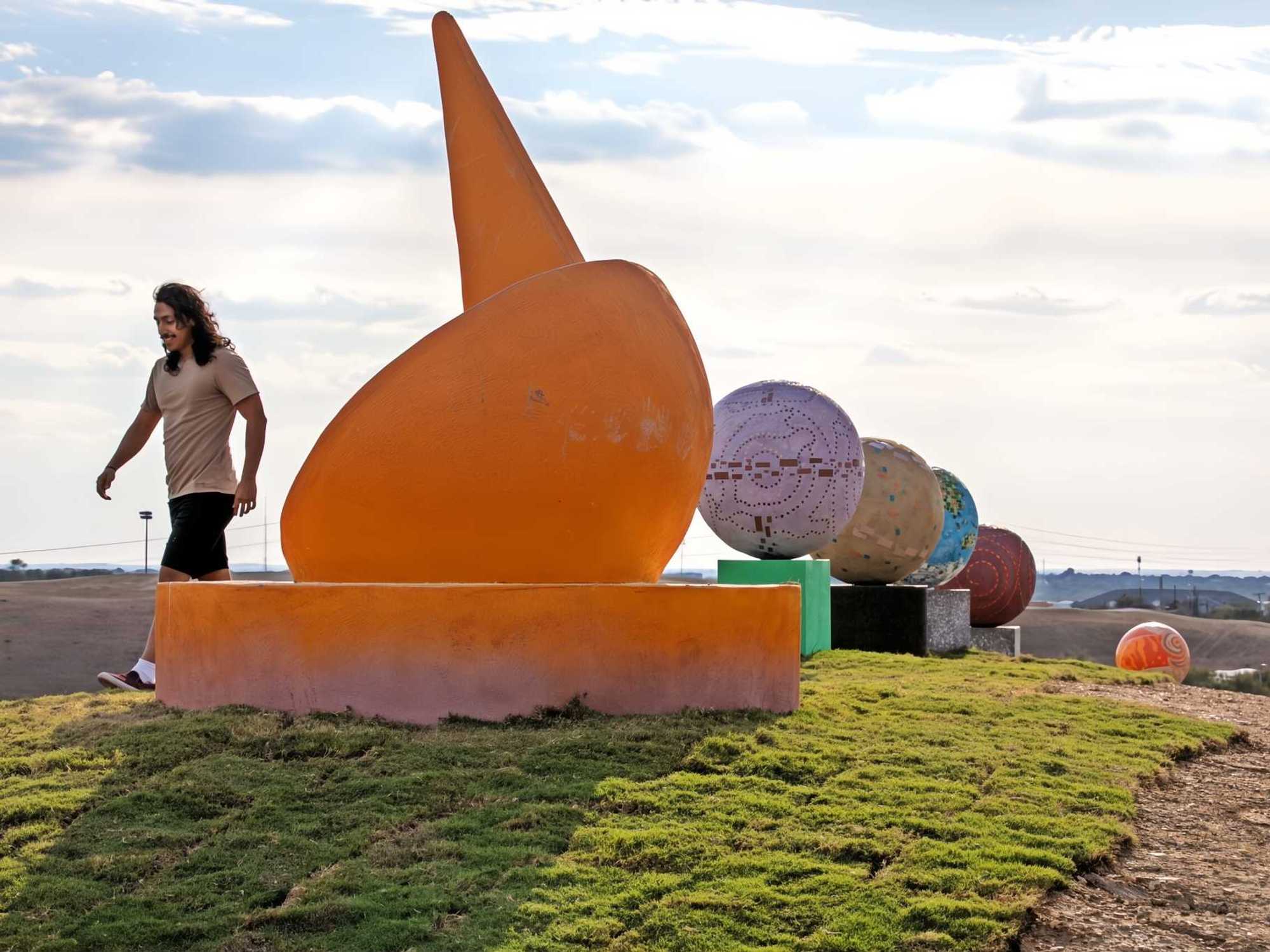 Ujuālnān (Grand Sky)