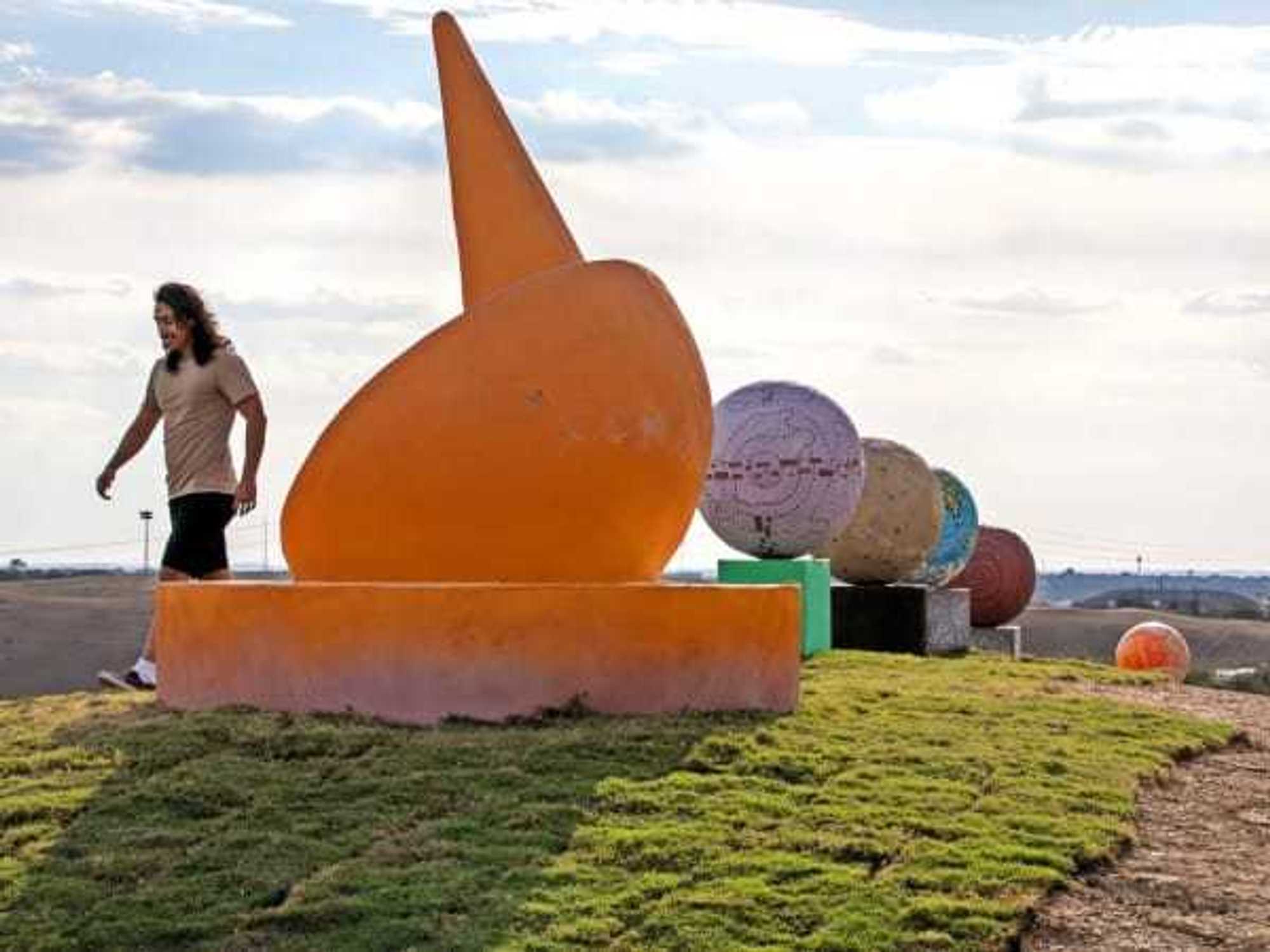 Ujuālnān (Grand Sky)