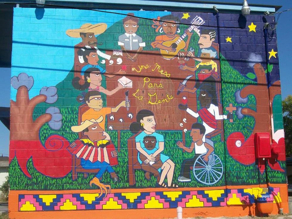 Una Mesa Para Restoration street mural San Antonio